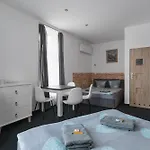 70s Hostel
